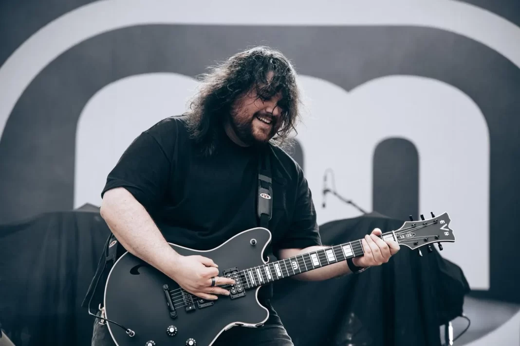 Wolfgang Van Halen, the son of the legendary guitarist Eddie Van Halen and actress Valerie Bertinelli has astounded fans worldwide with a remarkable Wolfgang Van Halen weight loss journey.