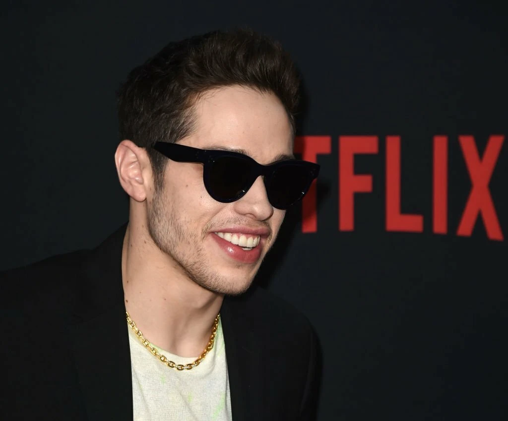 pete-davidson-smiles