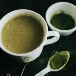matcha-latte-on-a-ceramic-cup