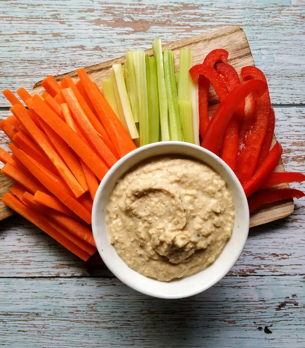 Homemade-Hummus-with-Veggie-Sticks