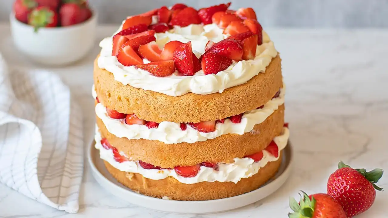 Summer Strawberry Cake